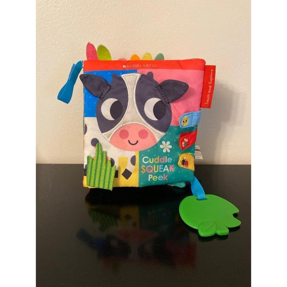 Interactive Scholastic Cuddle Squeak Peek Baby Farm Soft Book Toy‎